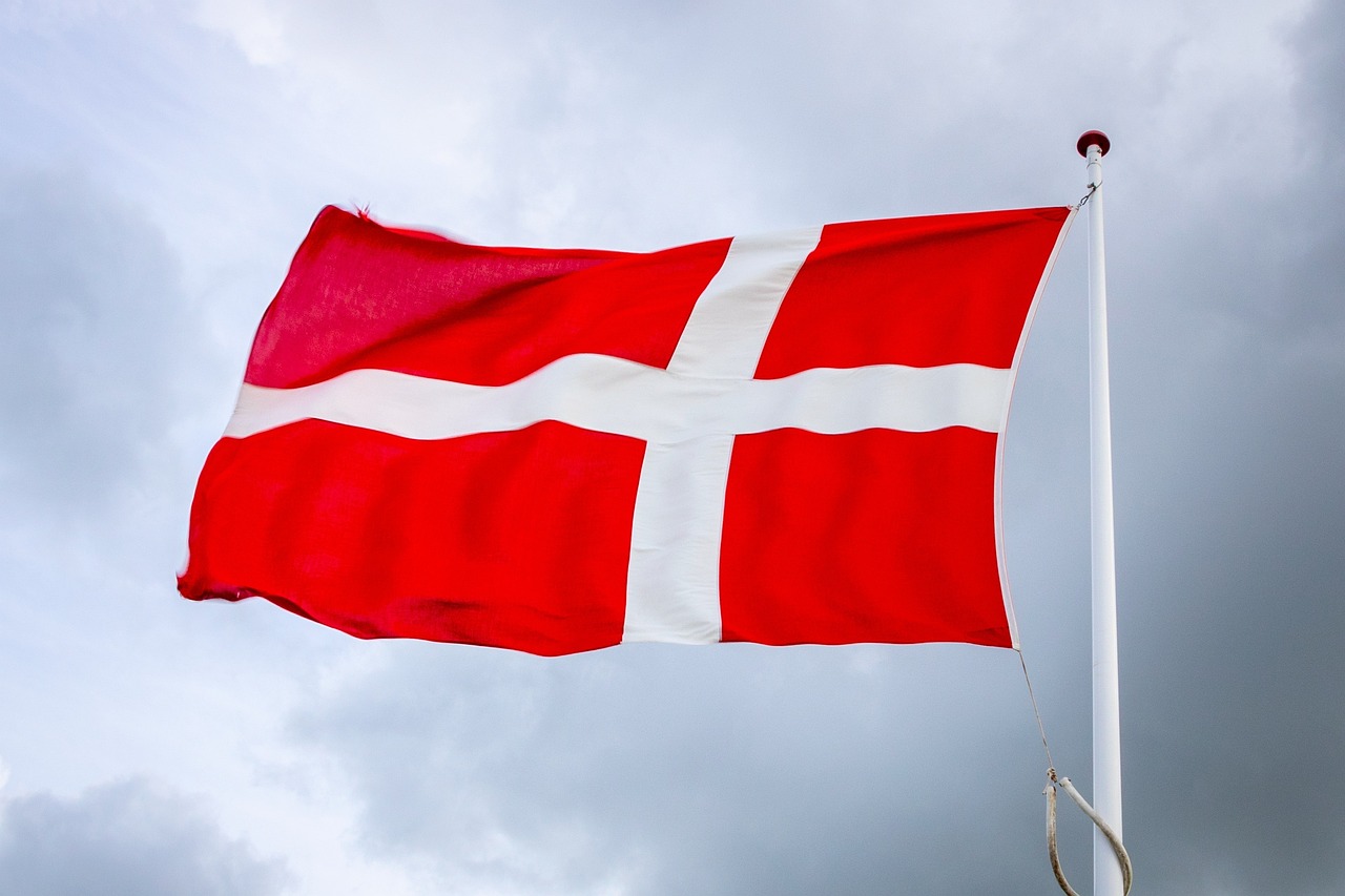 flag, banner, wind-3358376.jpg